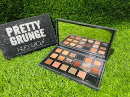 HUDAMOJI - PRETTY GRUNGE EYESHADOW PALETTE